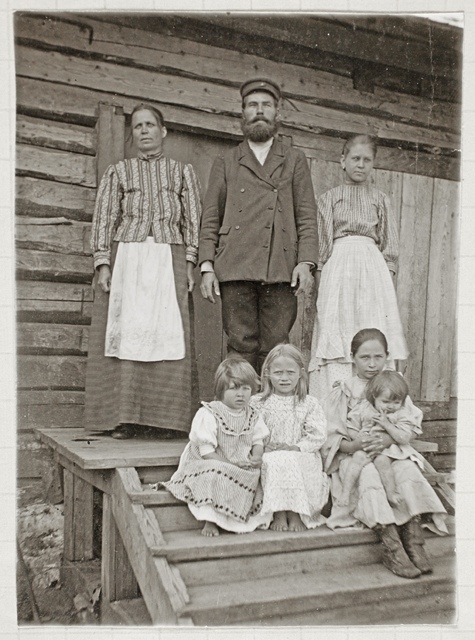 Семья Янис. 1910 г.