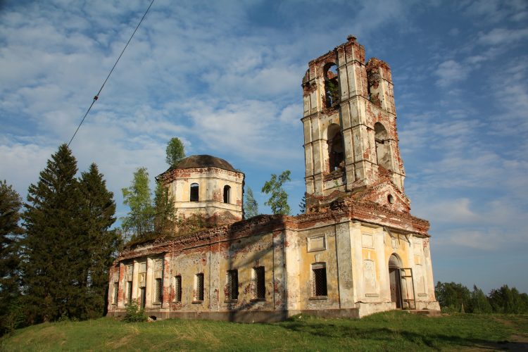 Разрушенная церковь в Салми
