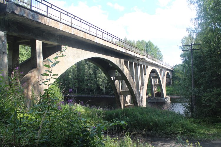 Хямекоски, Жд мост через реку Янисйоки